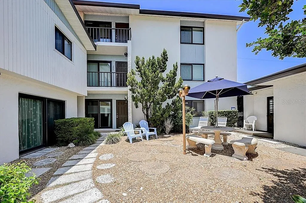 1 bed, 1.0 bath, 657 sqft, $2,200 — Photo 2