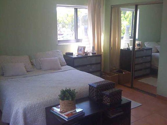 5th image of 3531 NE 170th St APT 206