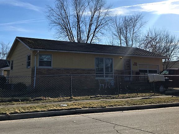 3rd image of 302 Sherwood St
