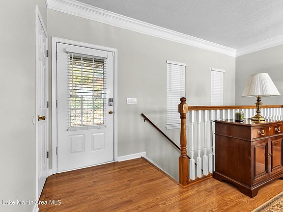 4th image of 876 Ridge Rd