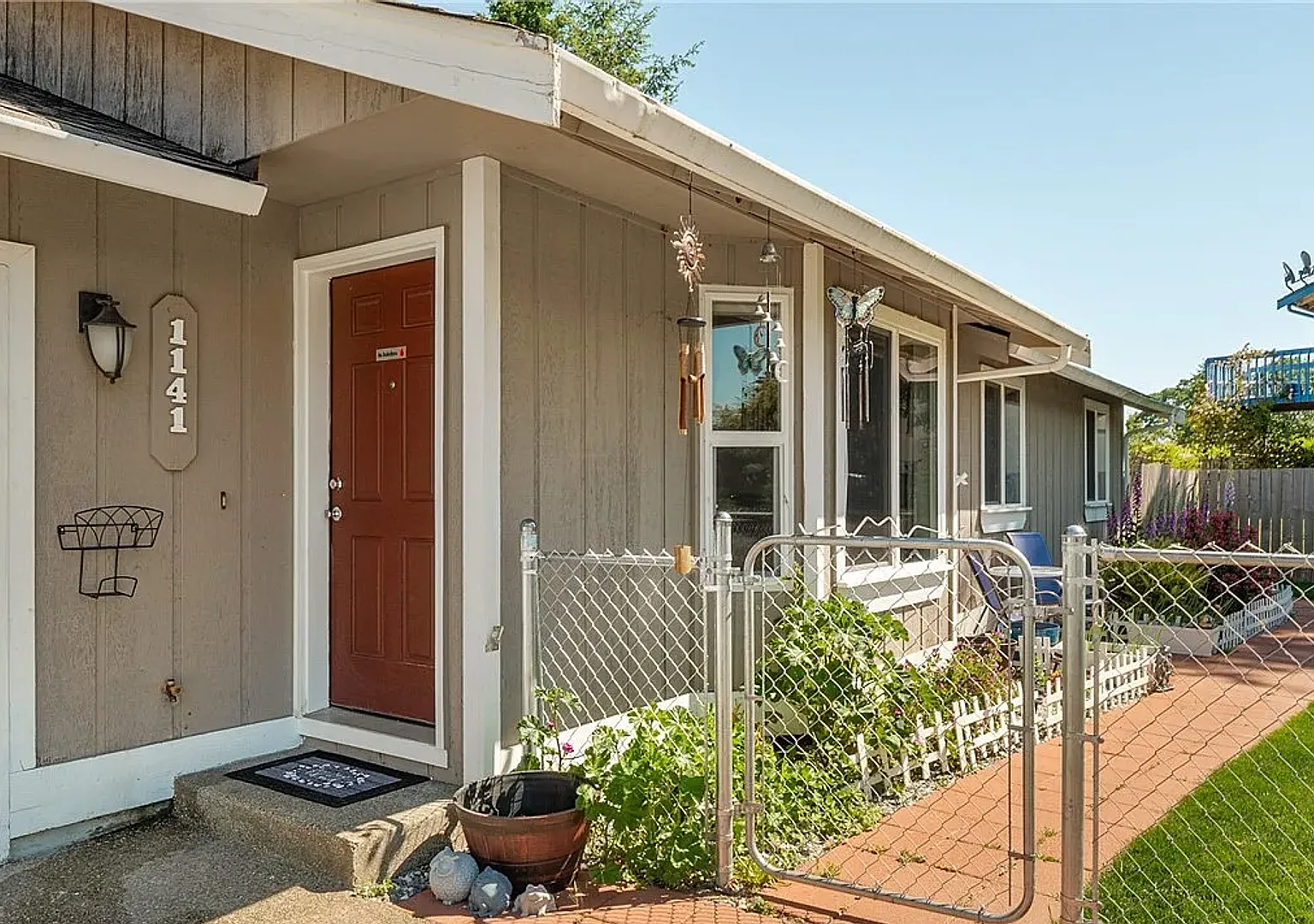 Perfect 3bed/2bath Home On Pinedrop Loop *Coming Soon*Application Pending — Photo 3
