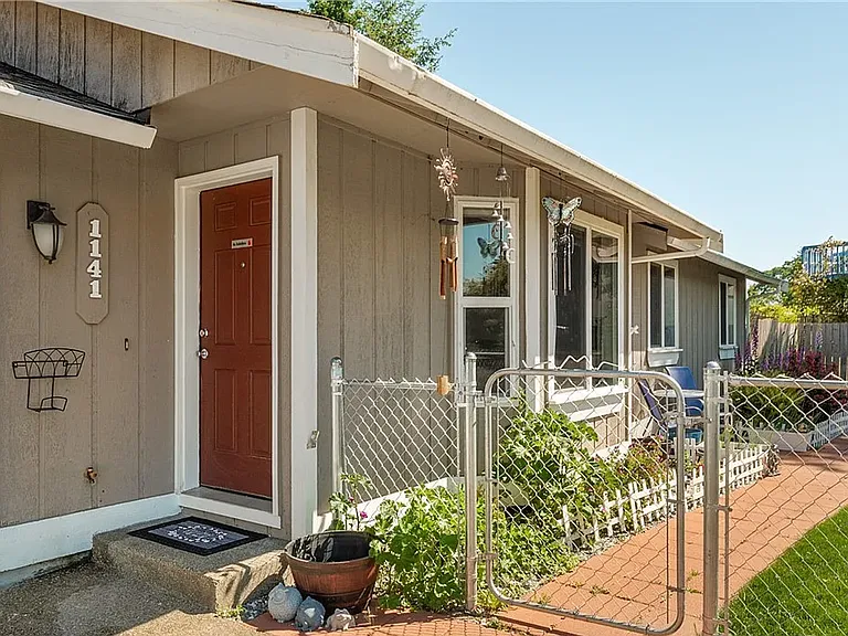 1141 Pinedrop Loop SE — Photo 3