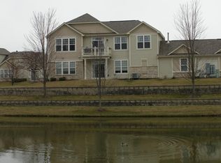 1866 Foxridge Ct, Aurora, IL 60502