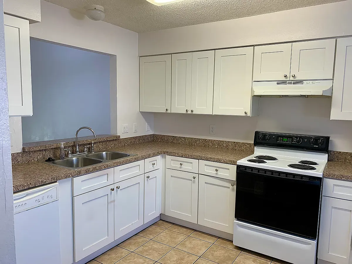 502 Maineline Blvd — Photo 3