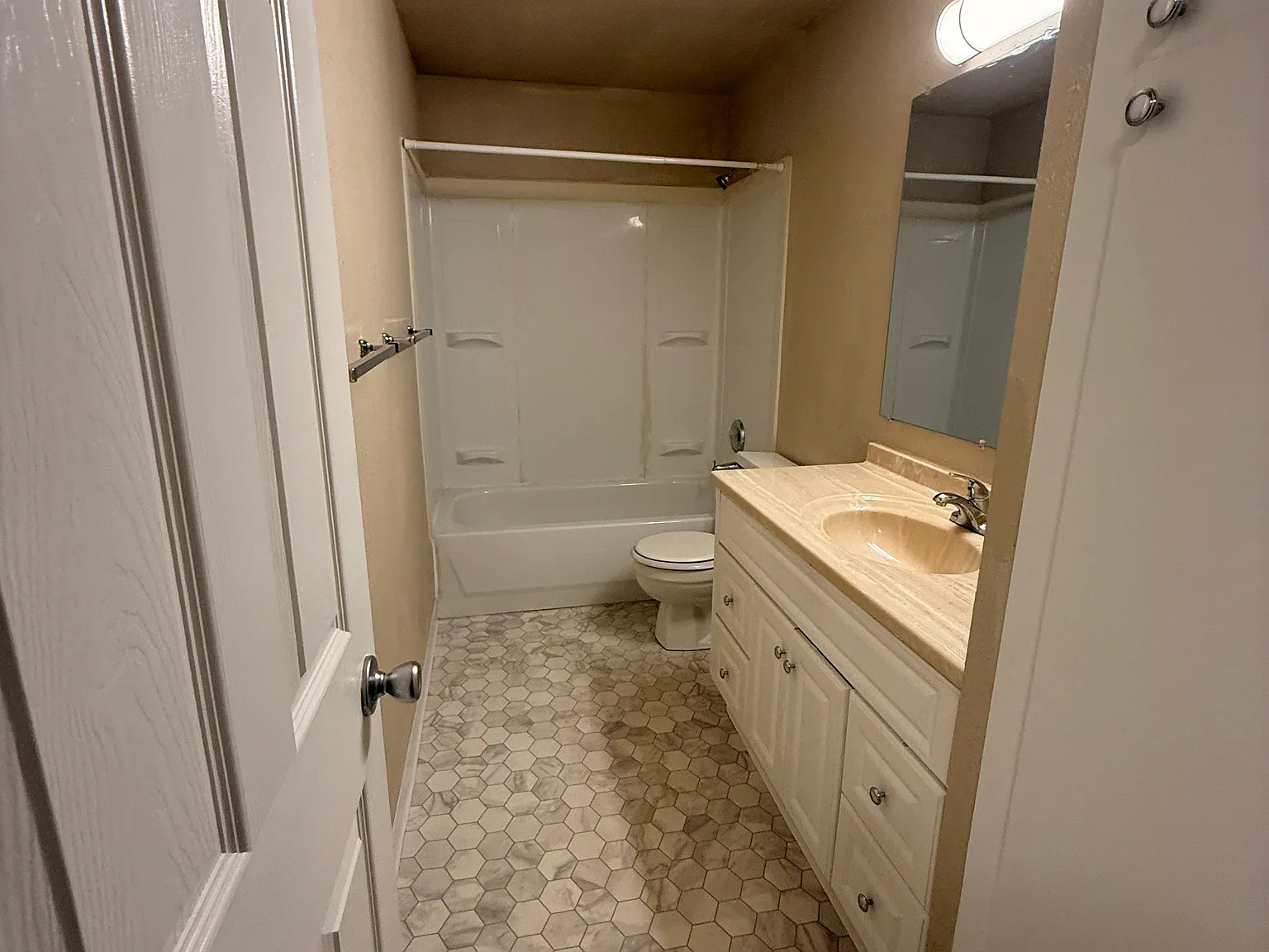 2 bed, 925 sqft, $1,650 — Photo 2