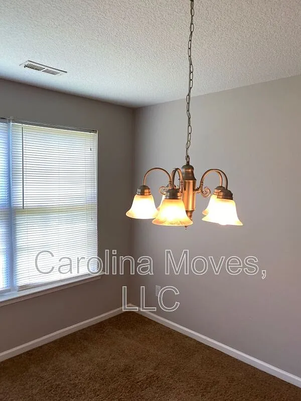 3 bed, 2.5 bath, 1800 sqft, $1,595 — Photo 3
