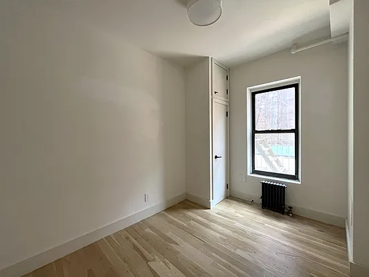 Rented by Akam Sales and Brokerage | media 4