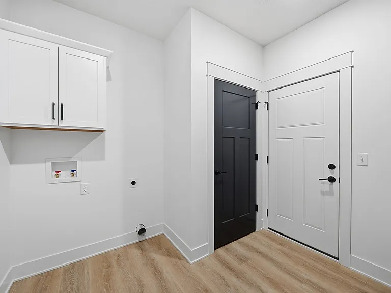 8600 50th Ct — Photo 27