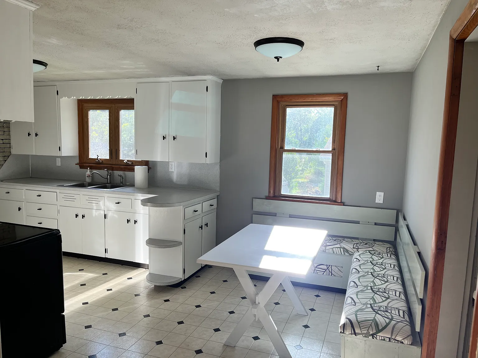 3 bed, 1.5 bath, 1408 sqft, $1,750 — Photo 2