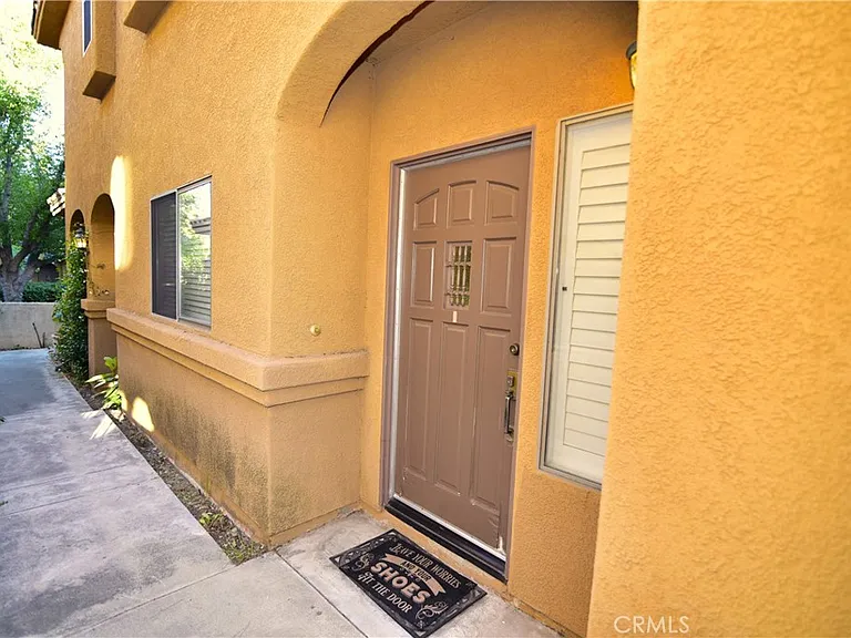 2090 Villa Del Lago Dr #B — Photo 2