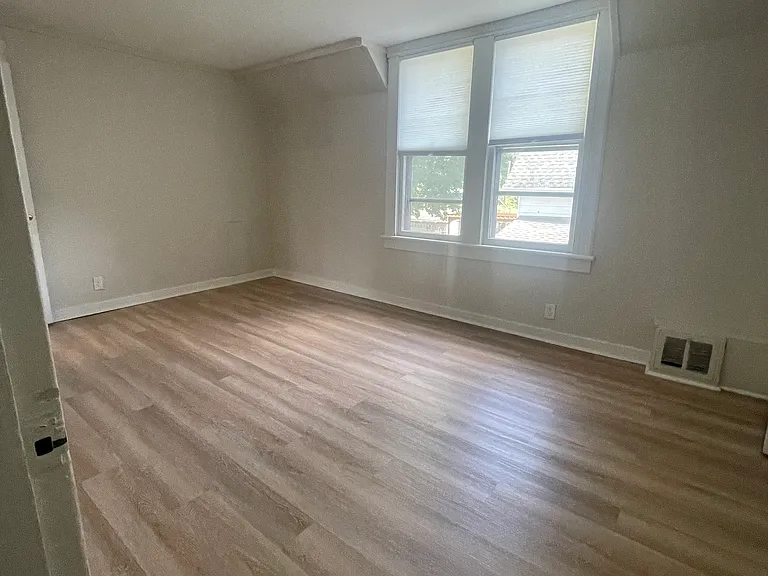 108 Curtiss St — Photo 6