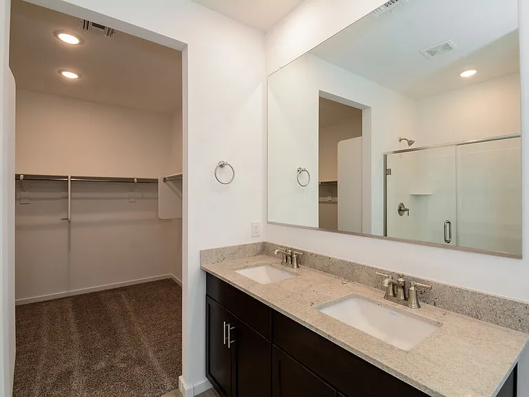 12641 W Daley Ln — Photo 11