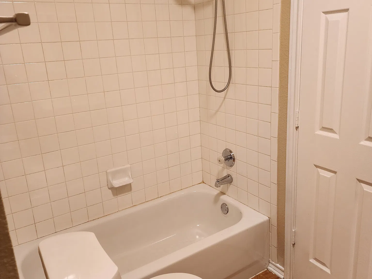 3 bed, 1200 sqft, $1,895 — Photo 4