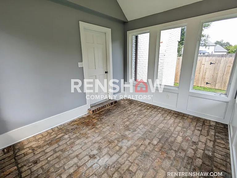 8161 Effingham Dr — Photo 7
