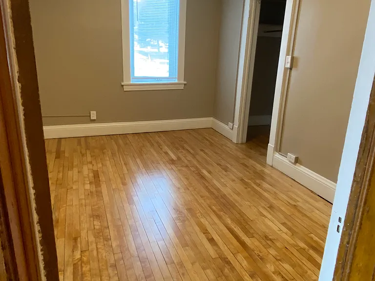 702 E 1st St #2 — Photo 5