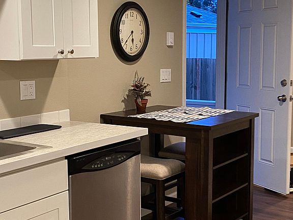Kitchen & Eating Nook