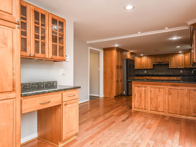 9627 Locust Hill Dr — Photo 12