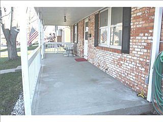 5th image of 19 Woodmont Ct