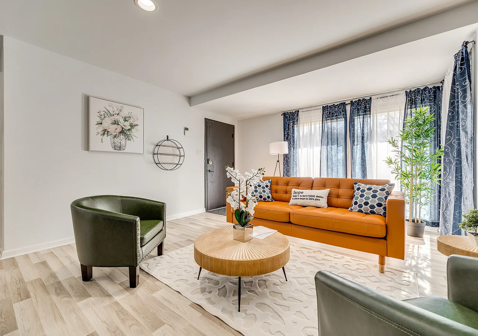 Spacious 2 BDR Luxury Home Near Elevation Church — Photo 1