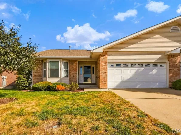 199 Southern Oaks Dr, Saint Charles, MO 63303