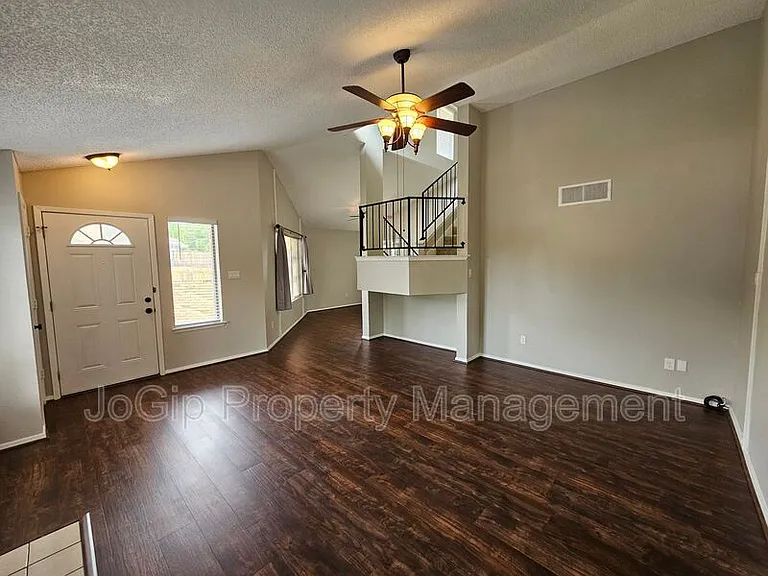 601 Harvest Hill St — Photo 5