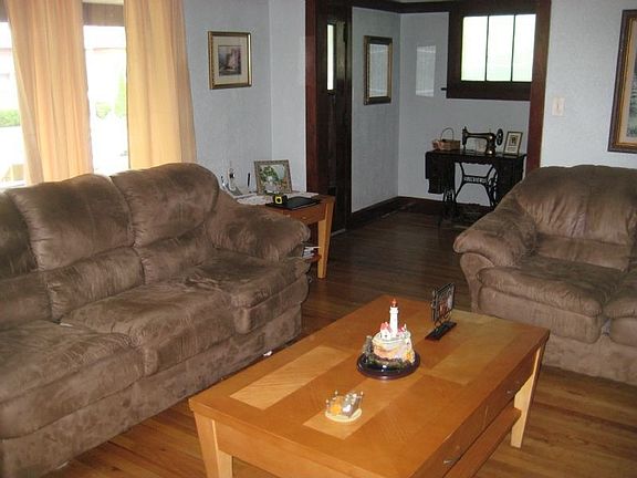 2nd image of 1415 Cuyler Ave