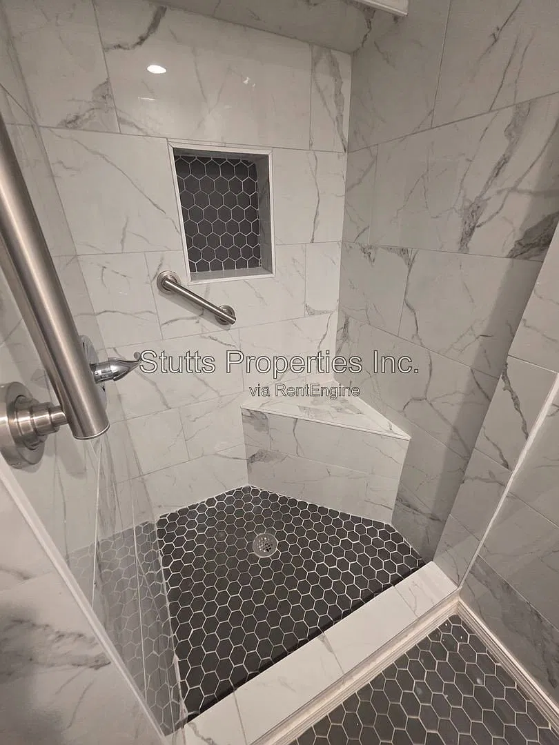 2 bed, 1.0 bath, $695 — Photo 3