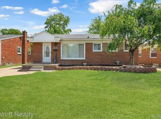 25544 Ronald St, Roseville, MI