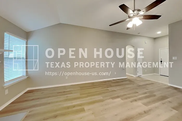 1015 Tyler James Dr — Photo 6