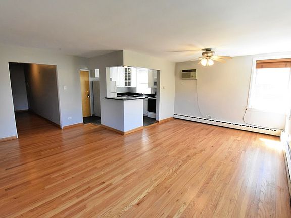 3rd image of 2429 W Farragut Ave APT 2A