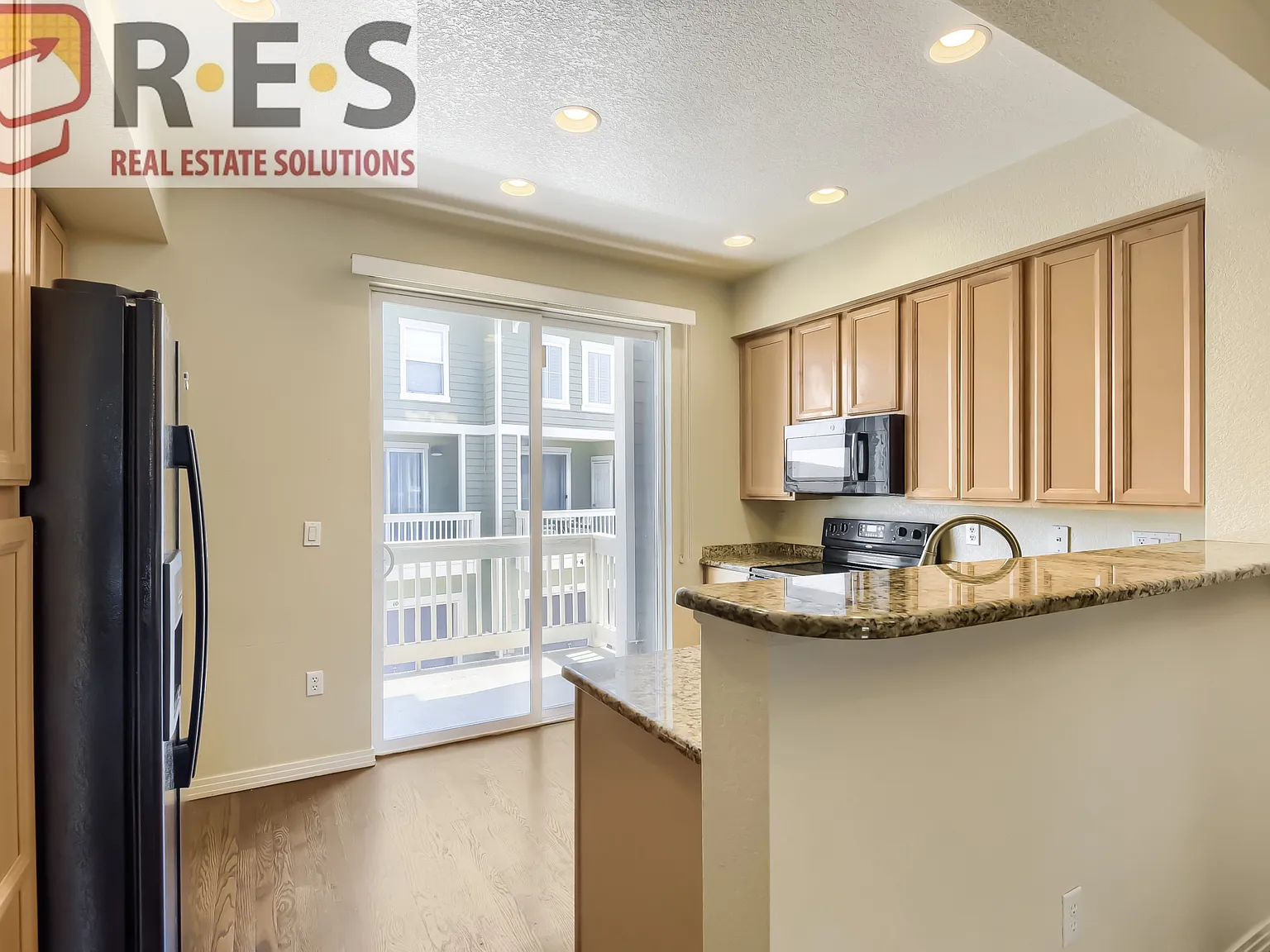 3 bed, 3.5 bath, 1368 sqft, $2,569 — Photo 2