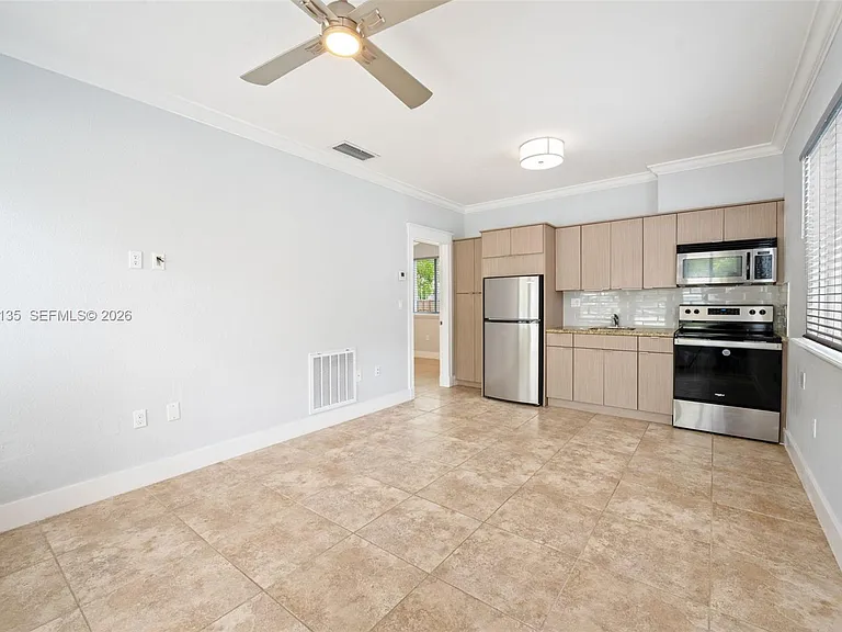 4 Transylvania Ave — Photo 4
