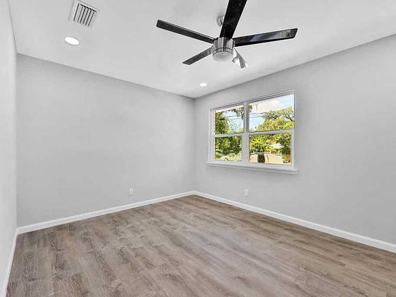 5th image of 2805 Woodland Dr