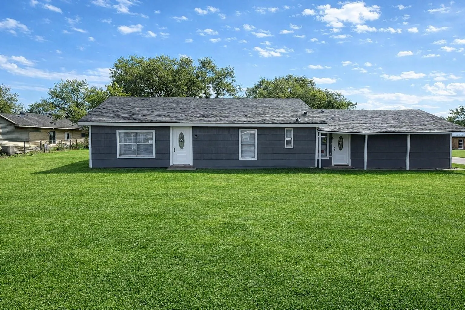 4 bed, 3.0 bath, 1898 sqft, $1,700 — Photo 1