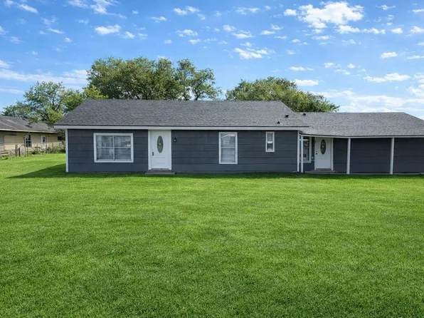 3700 4th St, Bay City, TX 77414