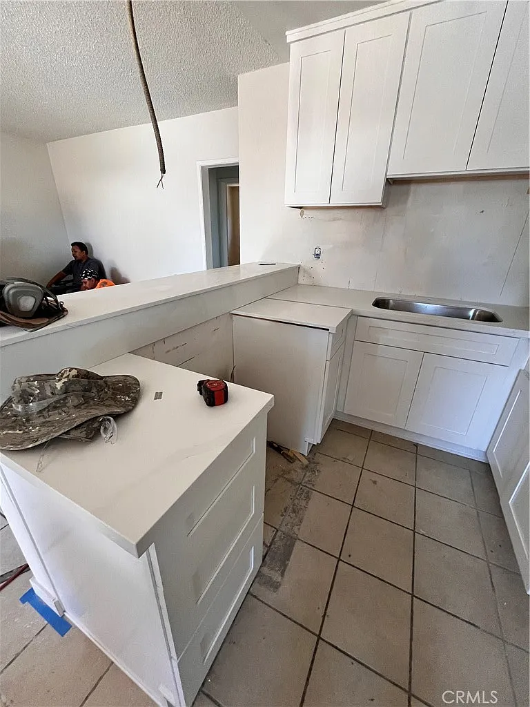 2 bed, 692 sqft, $2,300 — Photo 2