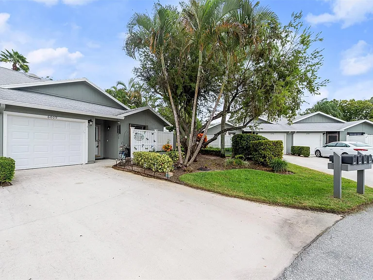 6809 SE Yorktown Dr — Photo 3