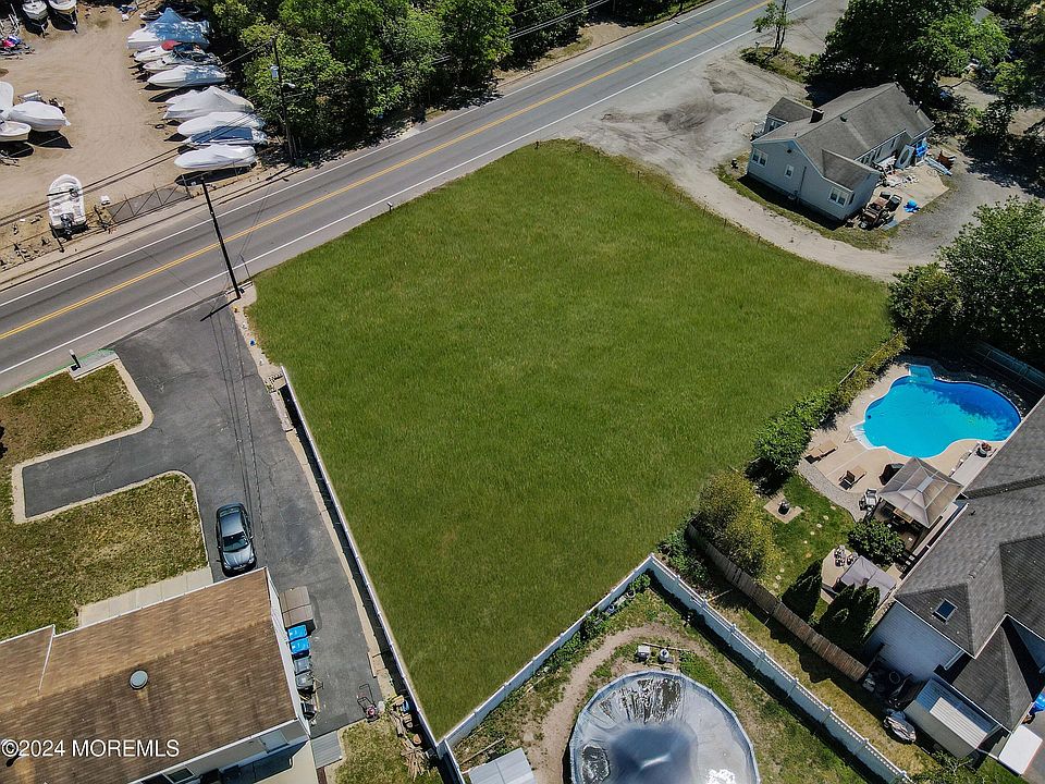 2nd image of 505 Drum Point Road