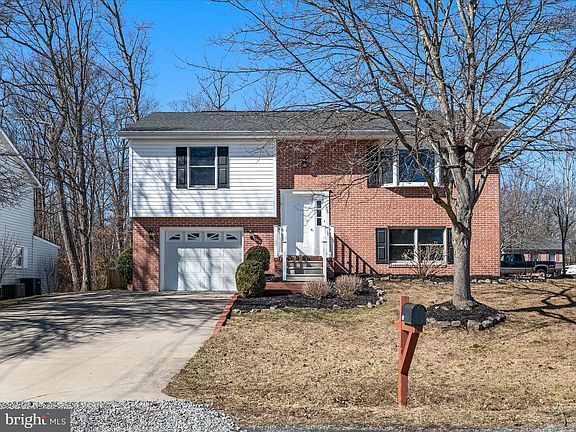 3rd image of 106 Ashley Dr
