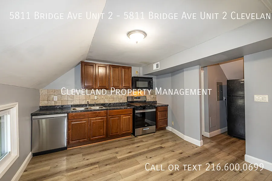 Charming 2 Bedroom units in Detroit-Shoreway — Photo 2