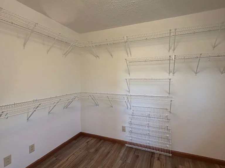 2201 Grey Ridge Rd — Photo 28