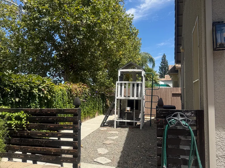 12077 Silver Point Ln — Photo 11