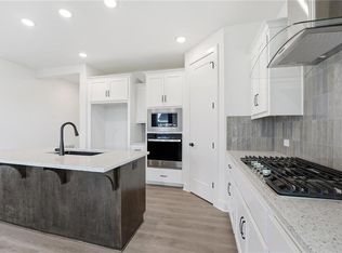 20644 Skyview Ln, Spring Hill, KS 66083