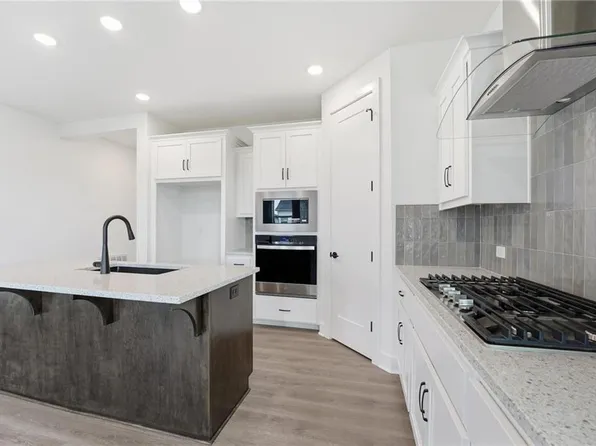 1701 NW 105th Ter, Kansas City, MO 64155