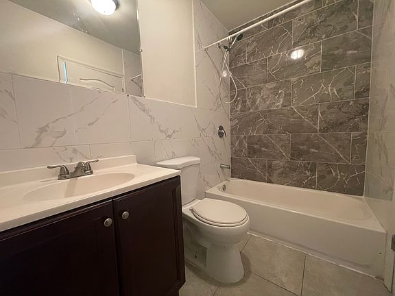 4th image of 1111 Adee Ave #2
