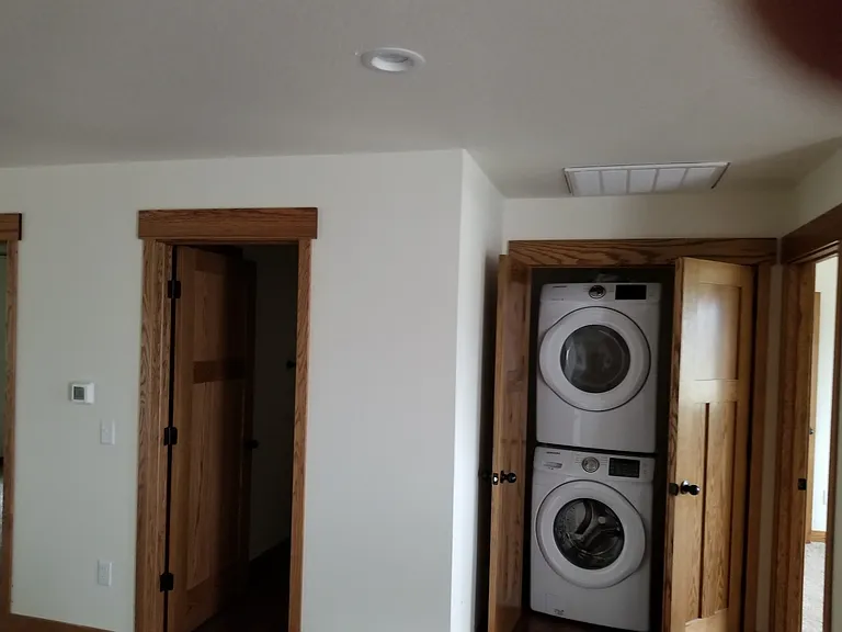 506 Mustang Ln — Photo 4