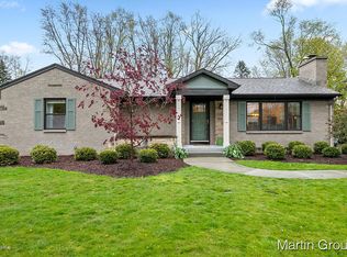 3035 Woodcliff Cir SE, East Grand Rapids, MI