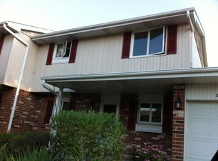 1720 Eaton Ct, Wheaton, IL 60189