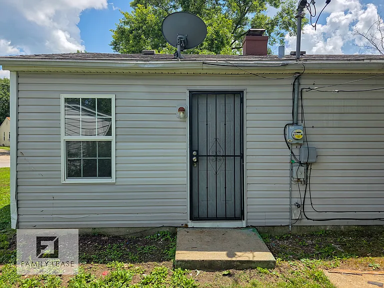 825 Saint Monica Dr — Photo 24
