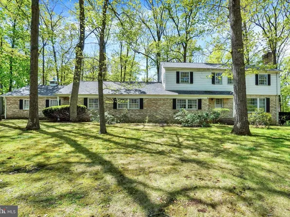 24 Springwood Ave, Stewartstown, PA 17363